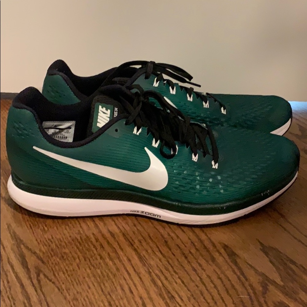 Men’s green Nike Zoom Pegasus